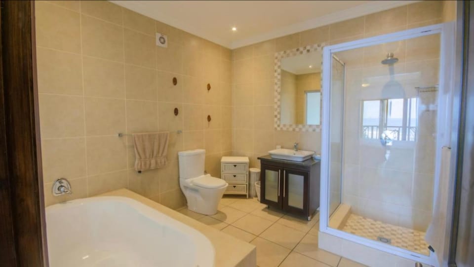Shower, Toilet, Hot Tub, Bathroom, Bath