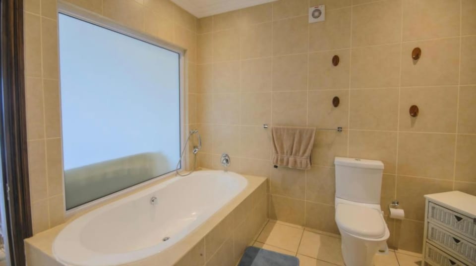 Toilet, Bathroom, Bath, towels