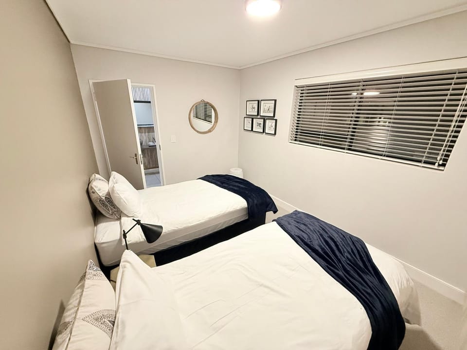 Stay in style at Waters Edge near Canal Walk Apartment in Cape Town