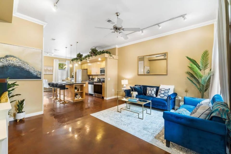 Hip & vibrant townhome near downtown with private patio grill AC and WiFi House in Pensacola