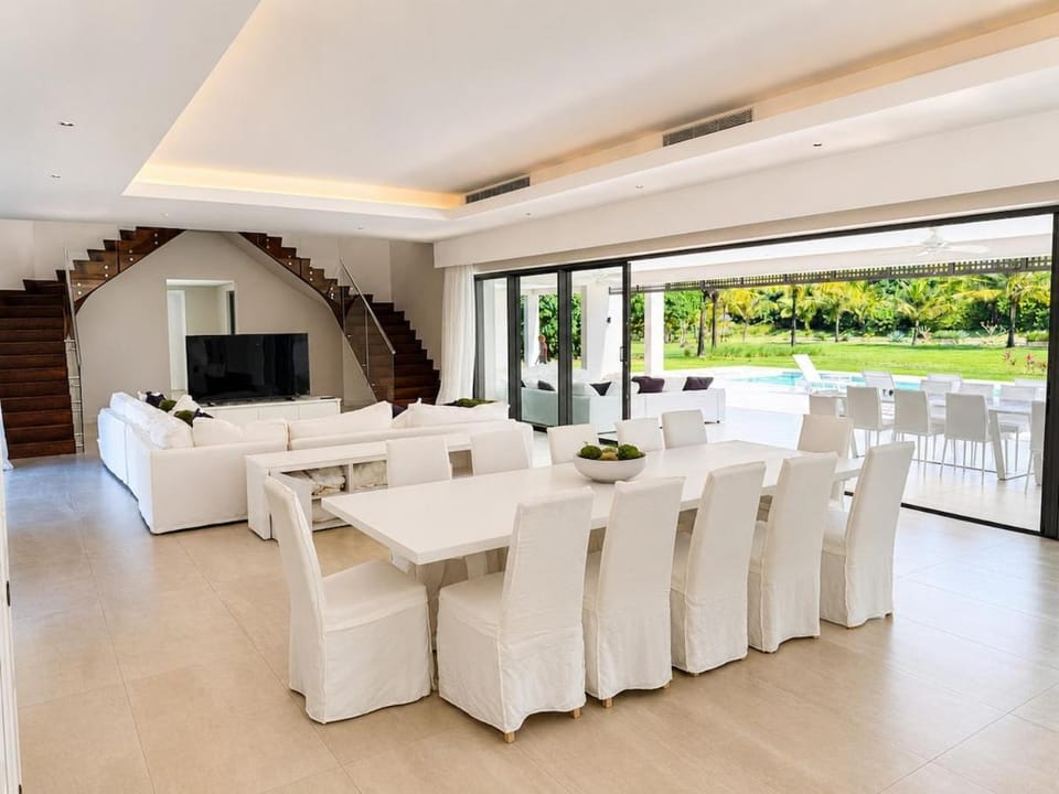 Communal lounge/ TV room, Living room, Seating area, Dining area