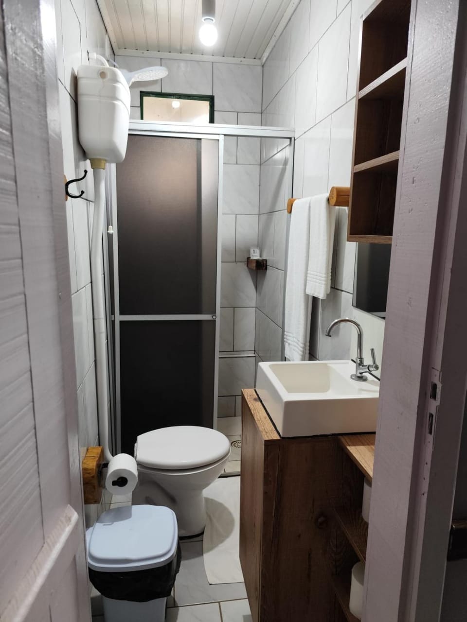 Shower, Toilet, towels