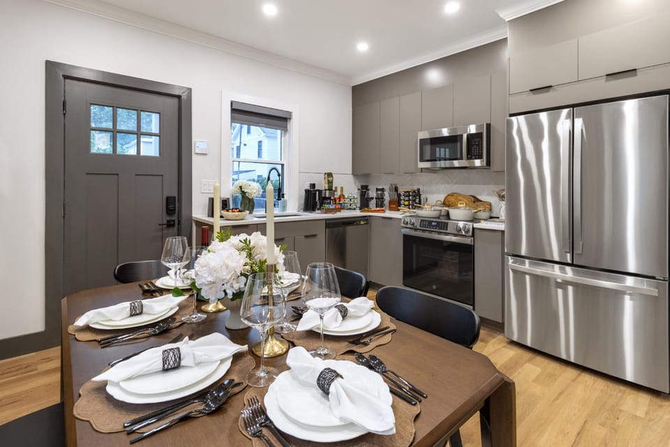 Kitchen or kitchenette, Dining area, dishwasher, oven
