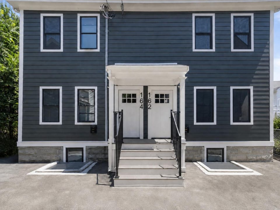 Property building, Facade/entrance
