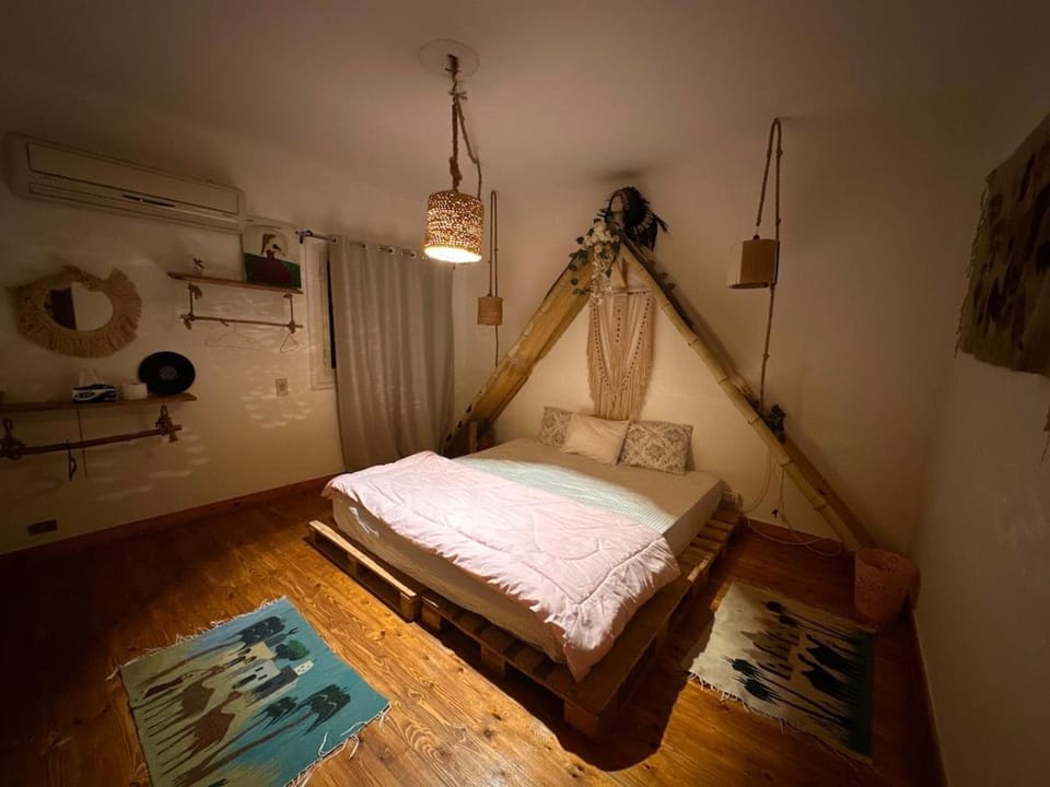 Bed, Photo of the whole room, Bedroom, air conditioner