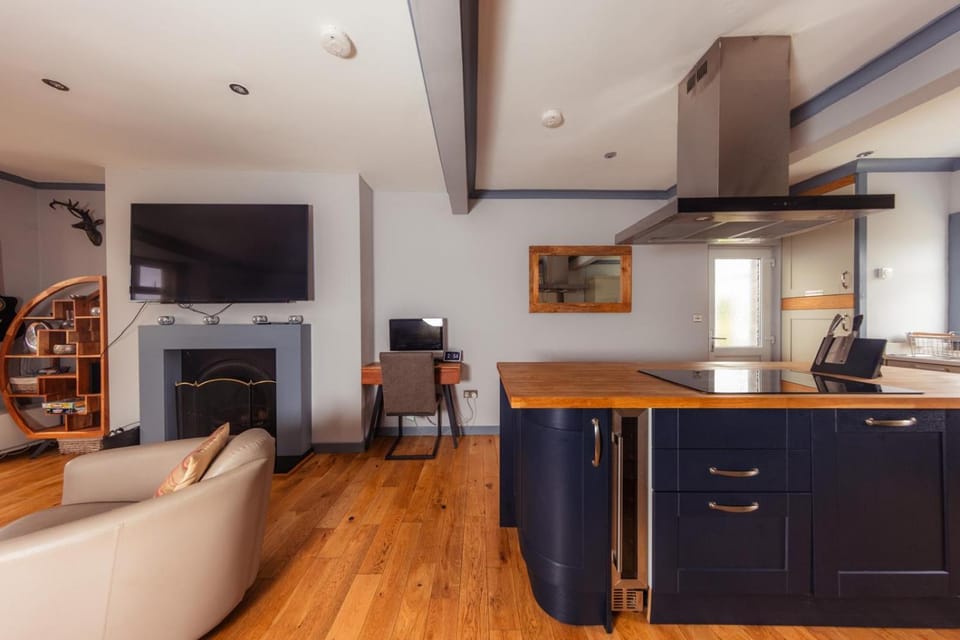 Luxury Portree Cottage with Hot Tub Hamara House in Portree