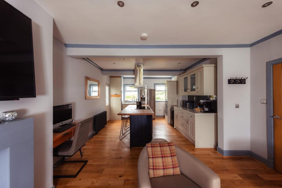 Luxury Portree Cottage with Hot Tub Hamara House in Portree