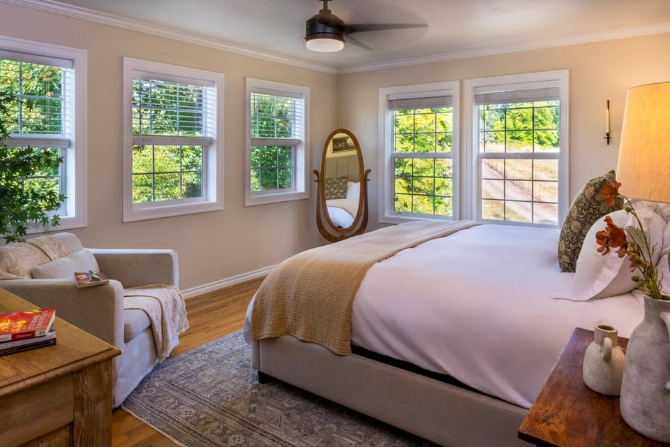 Three Springs Estate | 7BR Retreat with Pond House in Clackamas County
