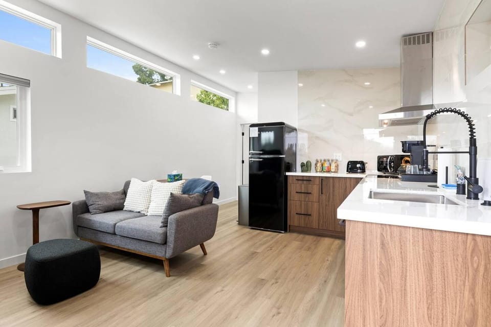 Kitchen or kitchenette, Living room