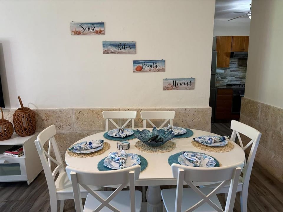 Living room, Dining area
