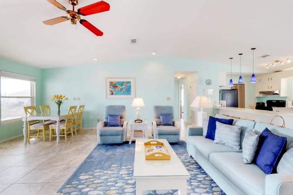 Beachside home with private pool & amazing views House in Saint George Island