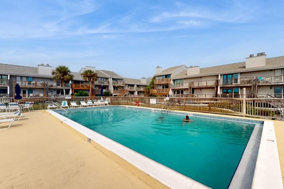 Beachfront Townhome with beach views deck & more House in Saint George Island
