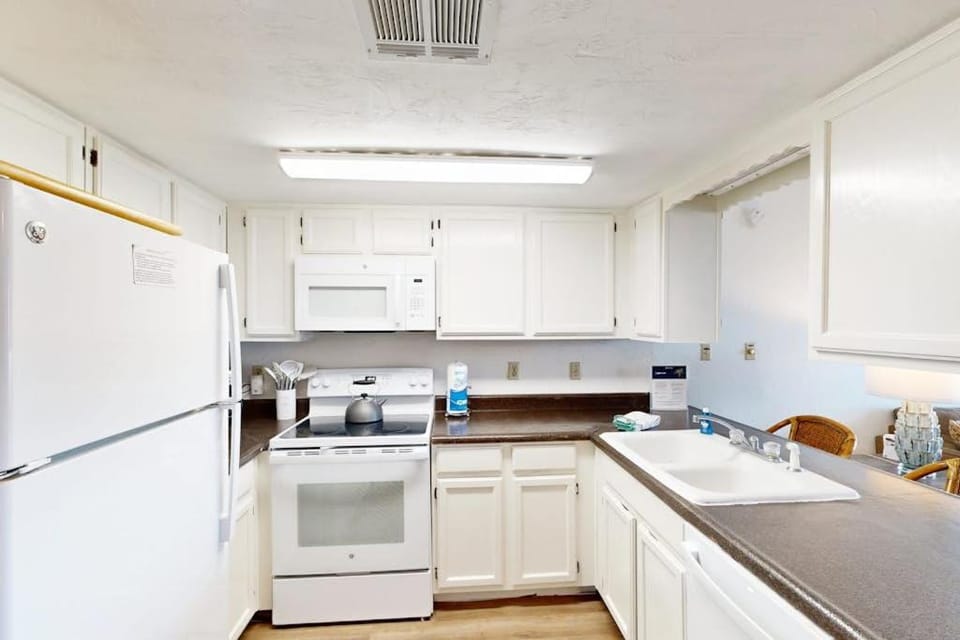 Beachfront Townhome with beach views deck & more House in Saint George Island