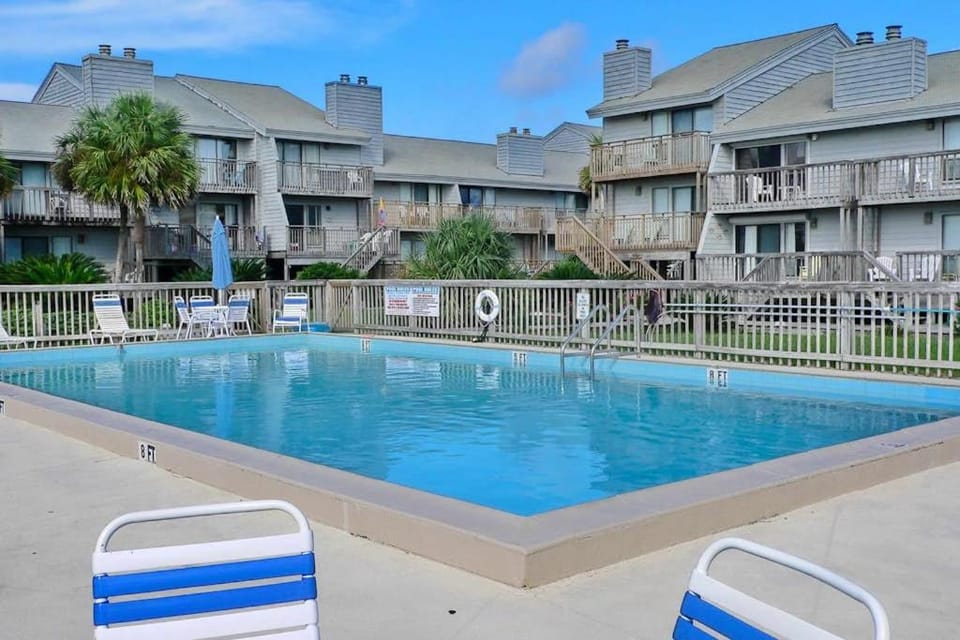 Dog-friendly poolside townhouse with community pool grills deck beach gear AC House in Saint George Island