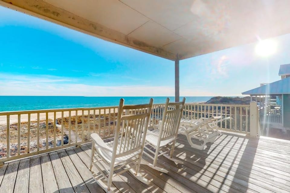 Beachfront dog-friendly home with private hot tub boardwalk on-site pools gym House in Saint George Island