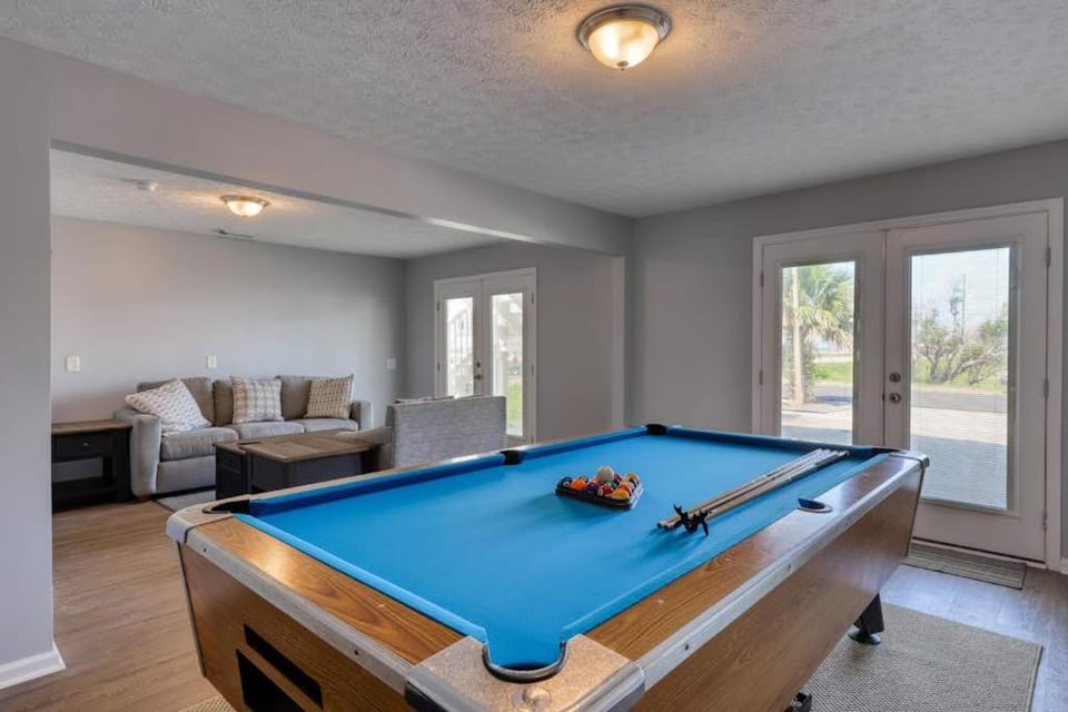 Dog-friendly coastal home with a game room and covered patio House in Florida