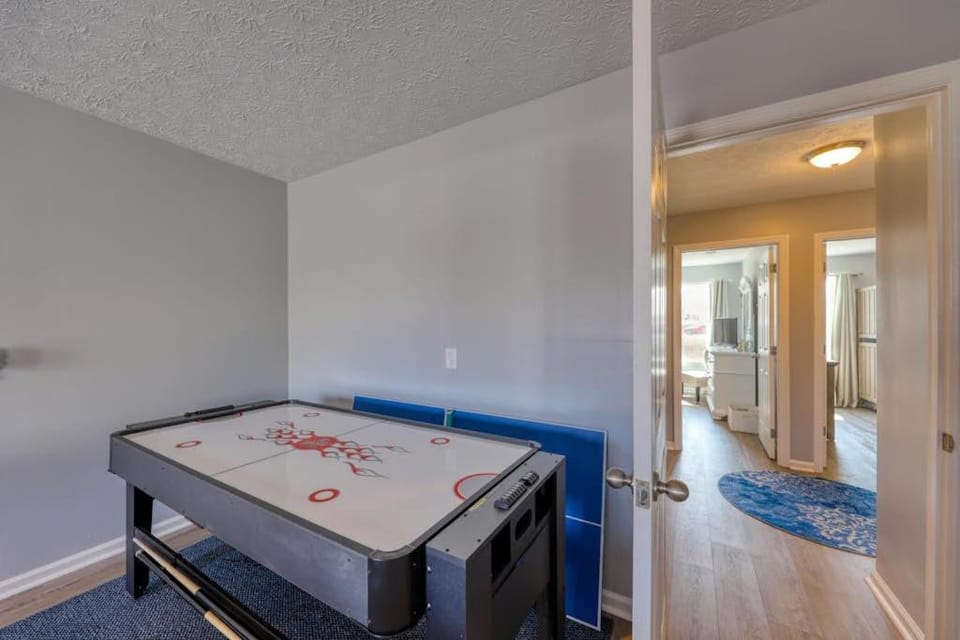 Dog-friendly coastal home with a game room and covered patio House in Florida