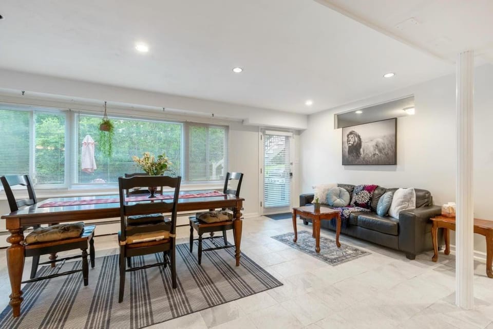 Restaurant/places to eat, Living room, Other, Dining area
