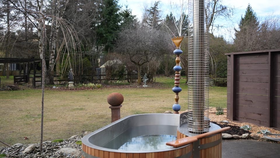 Garden, Hot Tub