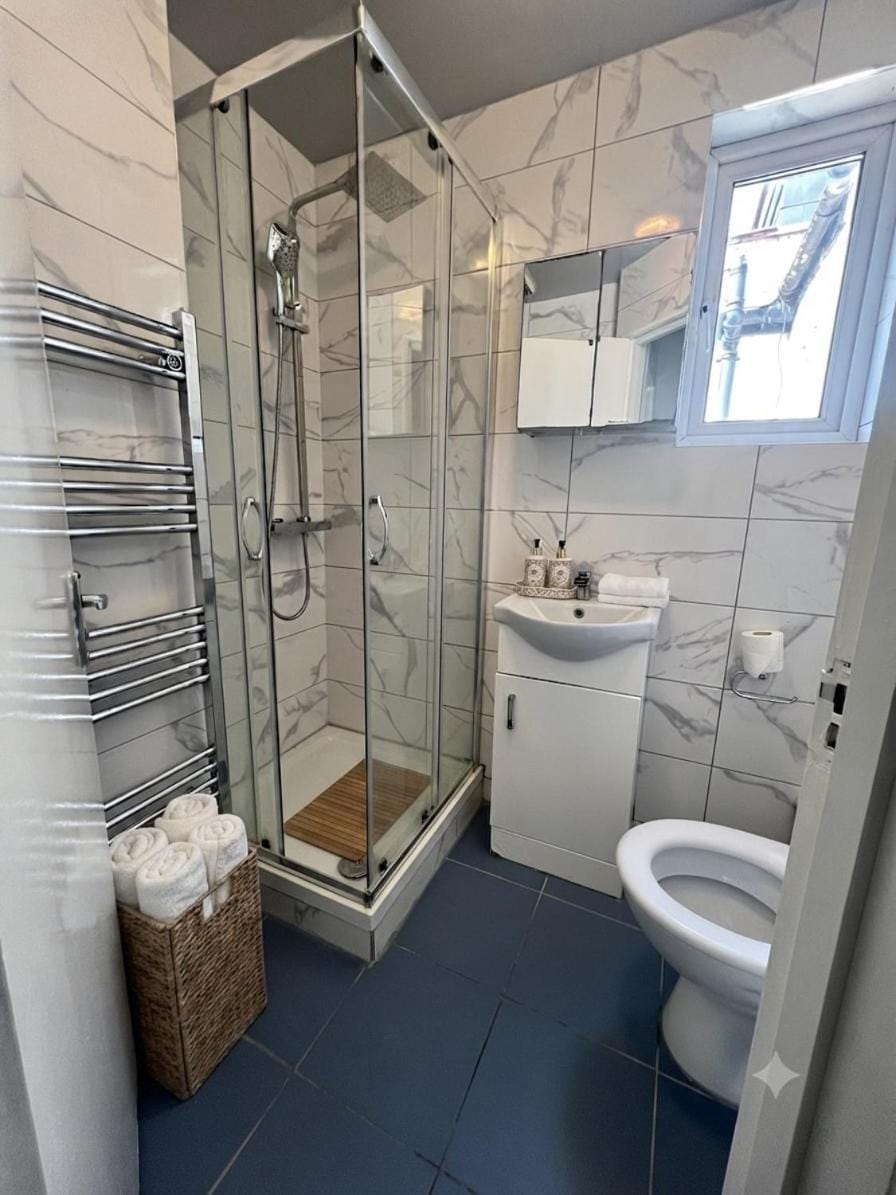 Cozy & Modern 2 Bedroom Flat in the Heart of Wembley Apartment in Wembley