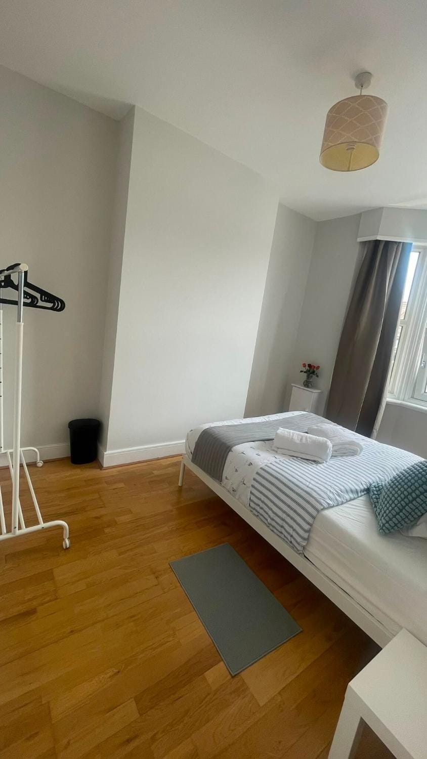 Cozy & Modern 2 Bedroom Flat in the Heart of Wembley Apartment in Wembley