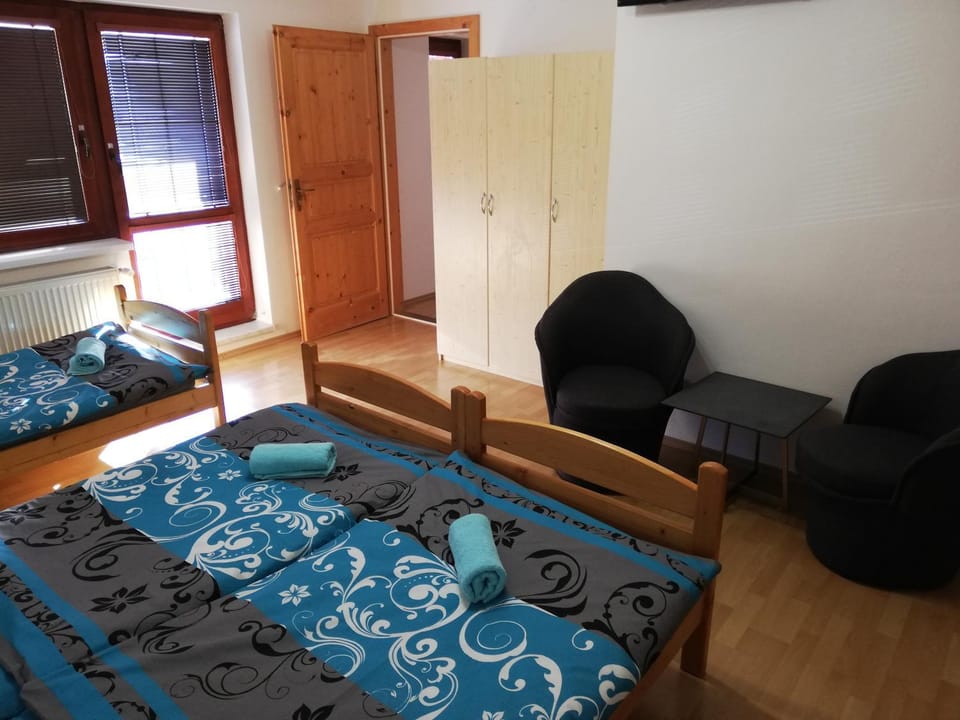 Bed, Photo of the whole room, Bedroom, towels