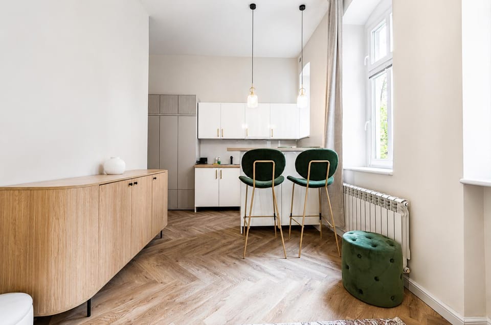 Kitchen or kitchenette, Dining area, stove