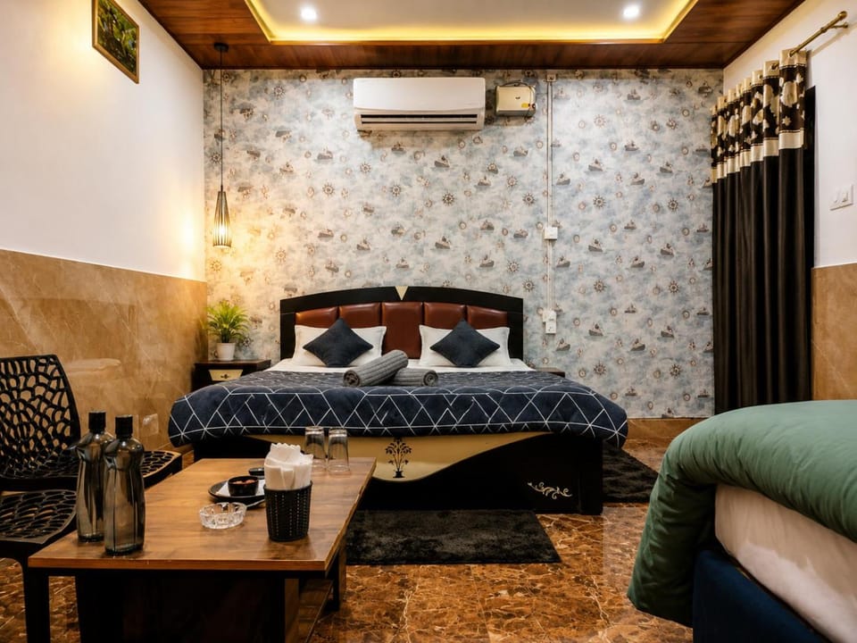 Bed, Photo of the whole room, Bedroom, air conditioner