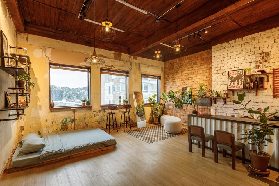 Living room, Photo of the whole room, Seating area, Dining area, Bedroom