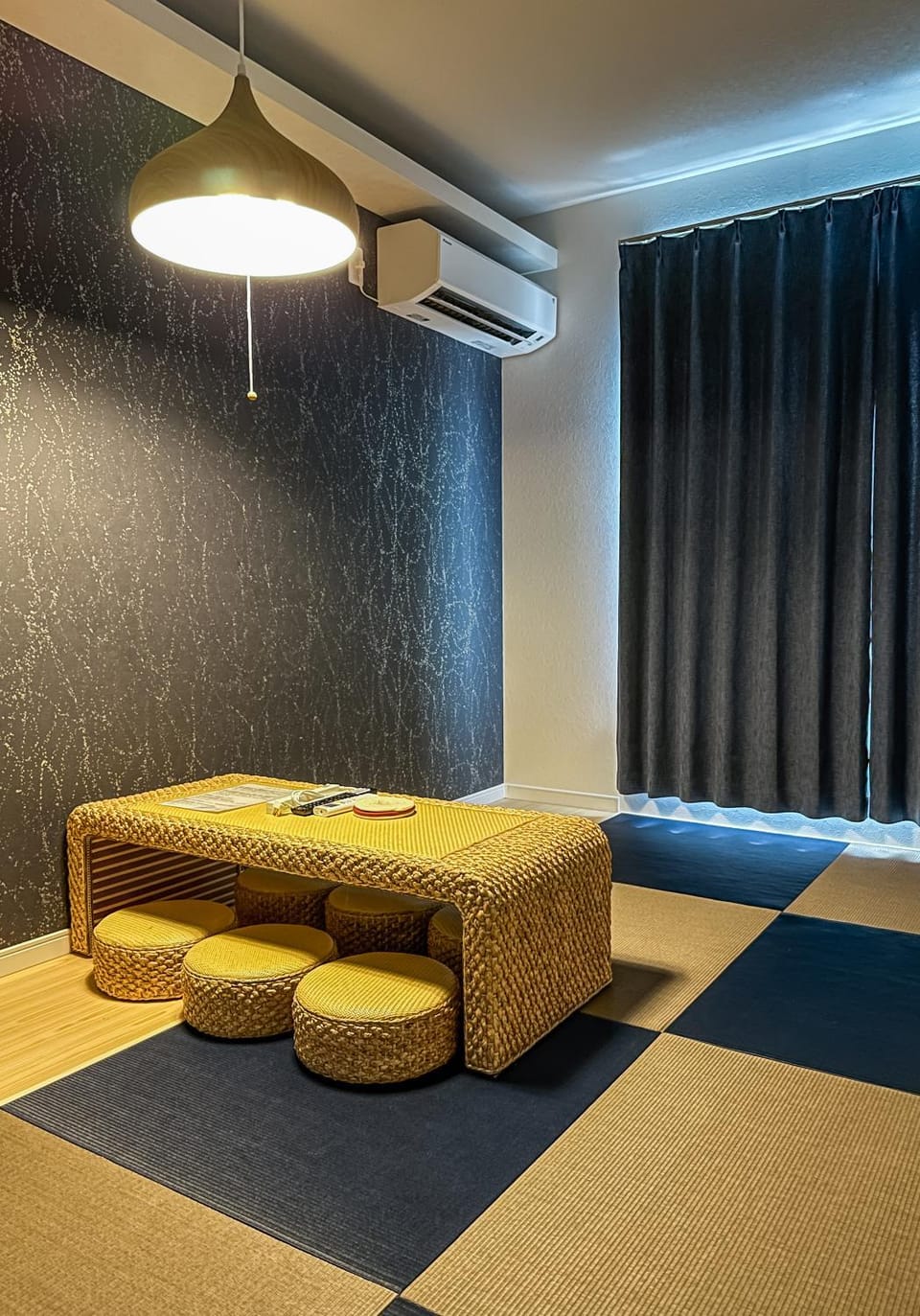 Living room, Seating area, air conditioner