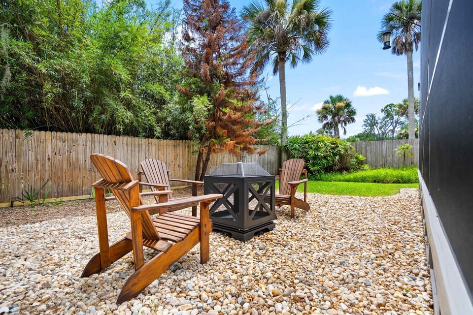 Family Friendly Pizza Oven & BBQ Near Downtown House in Vilano Beach