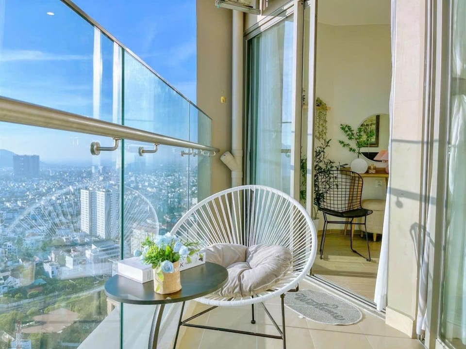 View (from property/room), Balcony/Terrace, Living room