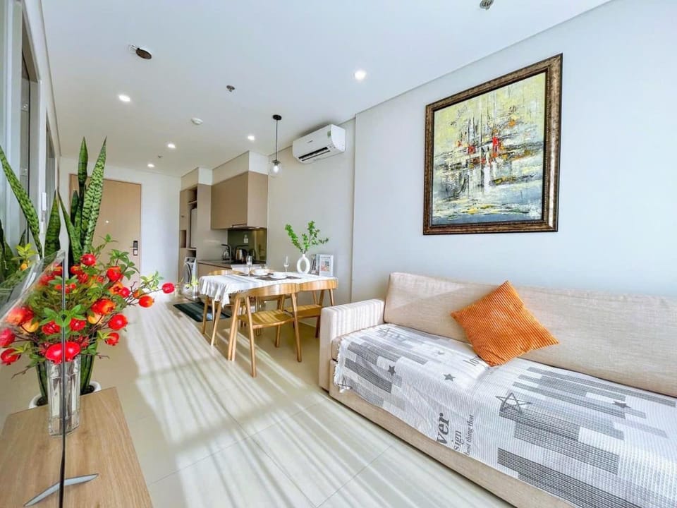 Bed, Living room, Photo of the whole room, air conditioner