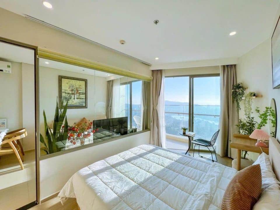TV and multimedia, Seating area, Bedroom