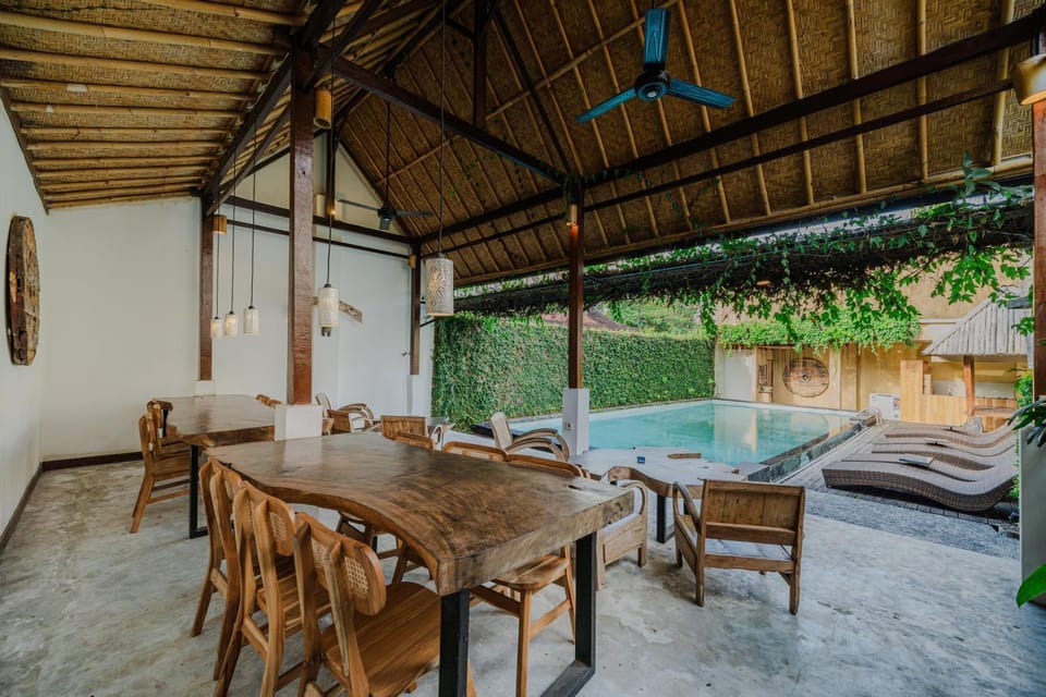 Dining area, Swimming pool