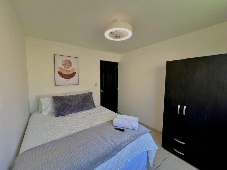 Terazzo! 3 room apt with office in Colonia Escalon Apartment in San Salvador