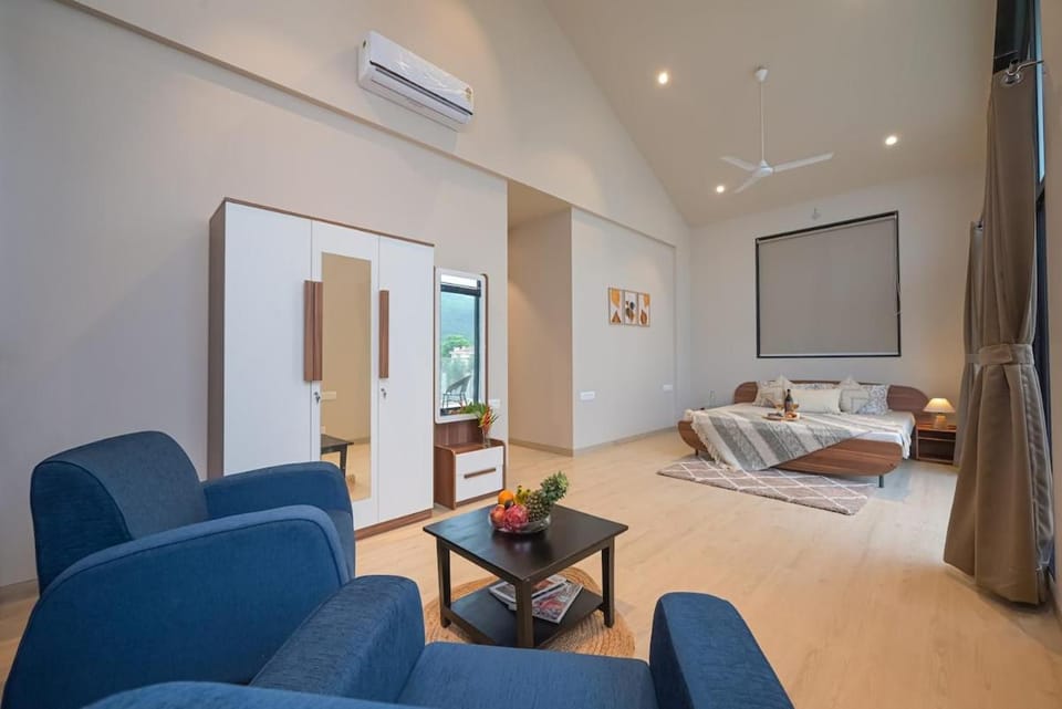 Seating area, Bedroom