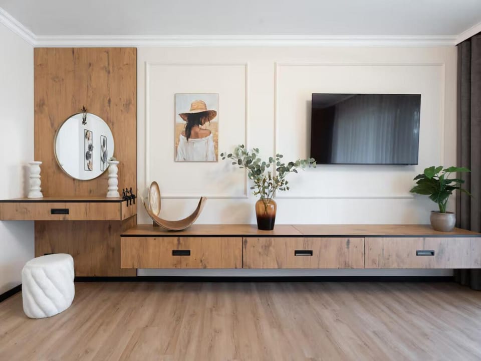 TV and multimedia, wardrobe