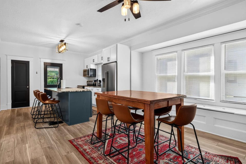 Spacious Retreat - Private Yard & Family Lounge House in Jefferson County