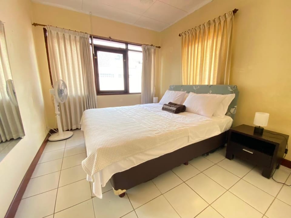 Bed, Photo of the whole room, Bedroom, internet