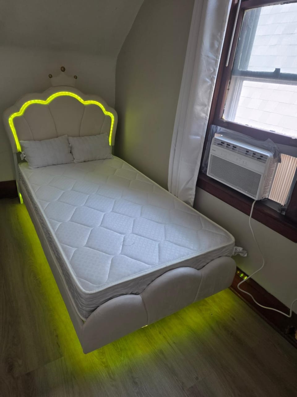Bed, Bedroom, children, young children, young children, older children, older children