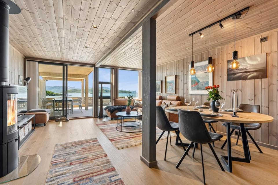Exclusive holiday home with fantastic views at sommarøy House in Troms Og Finnmark