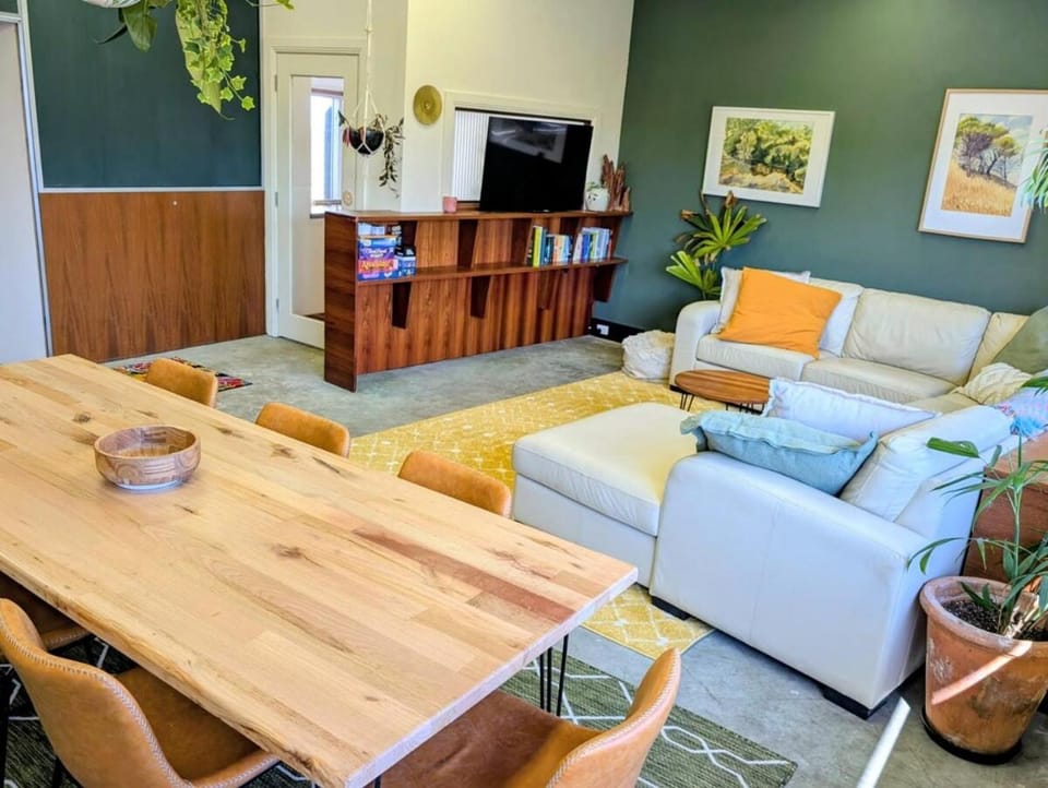 Group sanctuary between river and sea House in Perth