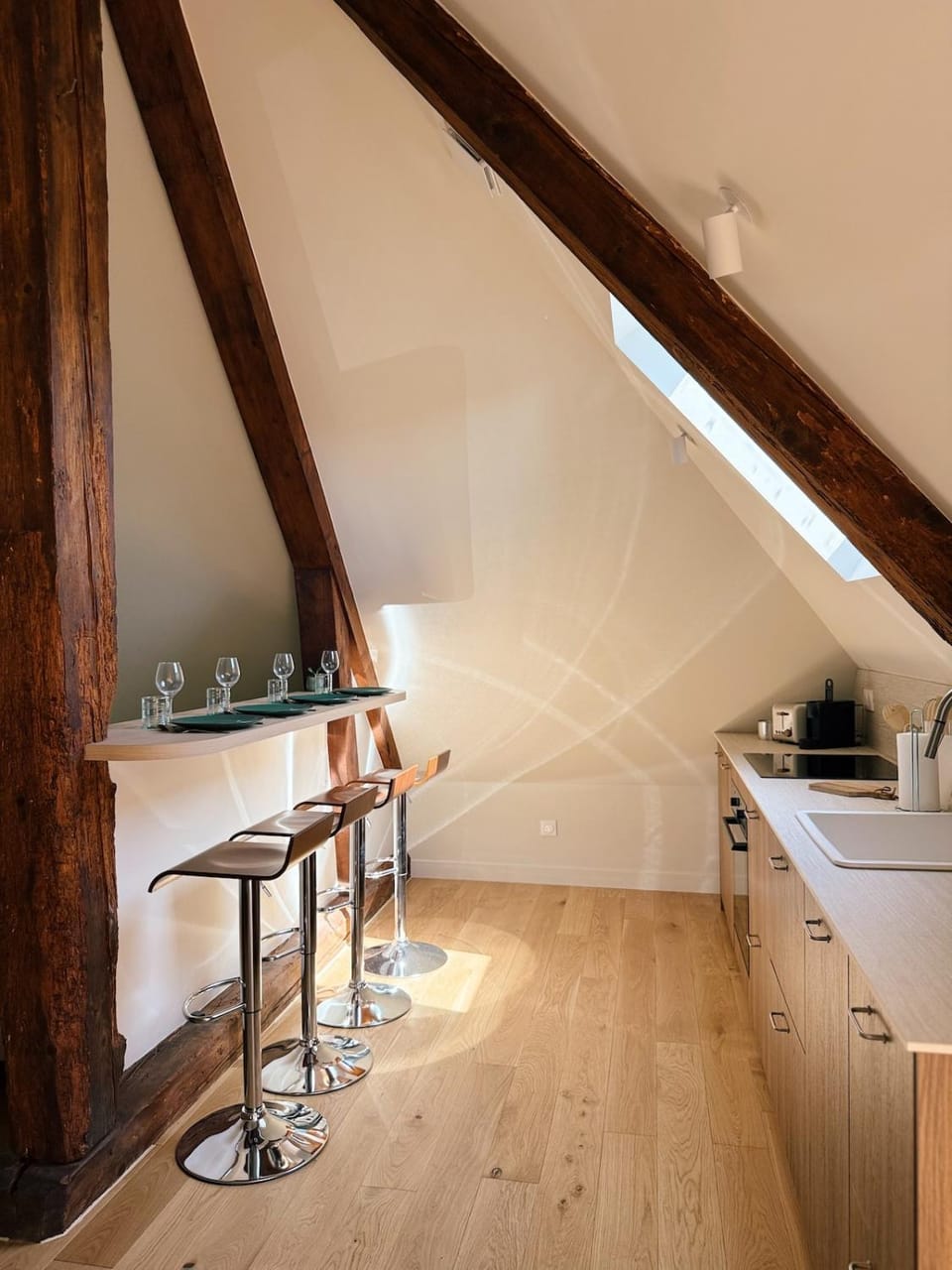 Kitchen or kitchenette, Dining area, air conditioner