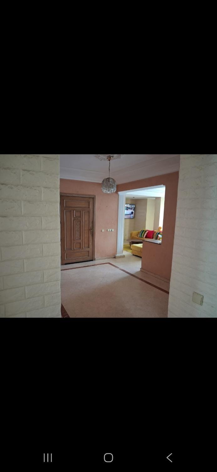 Joli et trés spacieux Appartement avec double salon et 3 chambres En plein Boulevard Anfa Quartier Racine Apartment in Casablanca