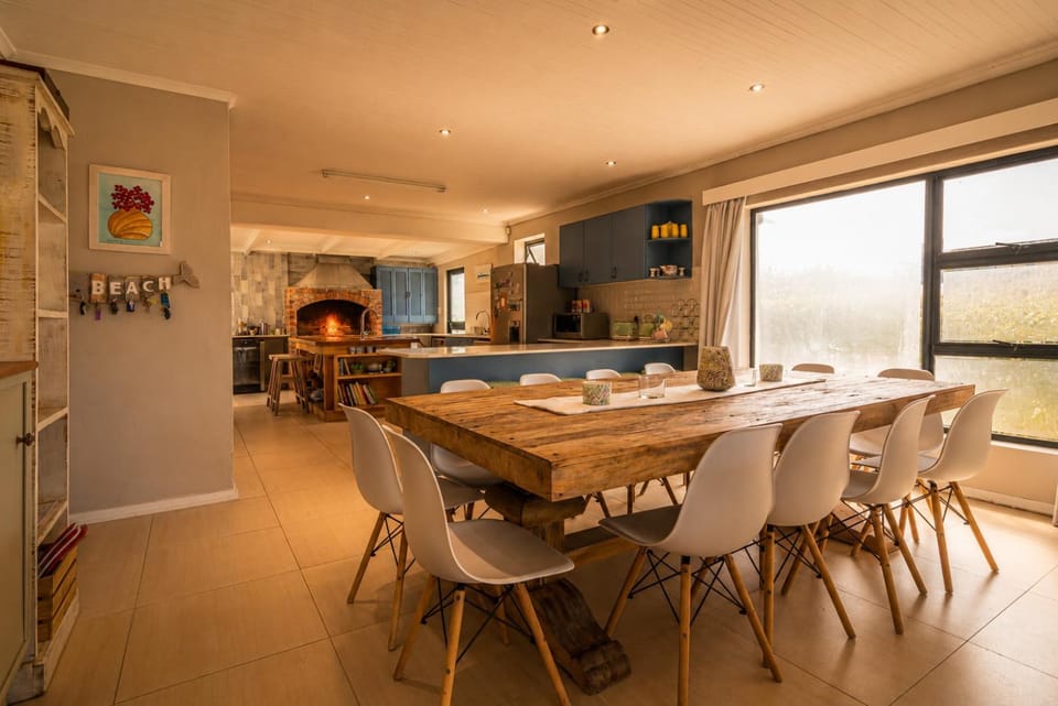 Dining area, fireplace, fireplace, kitchen