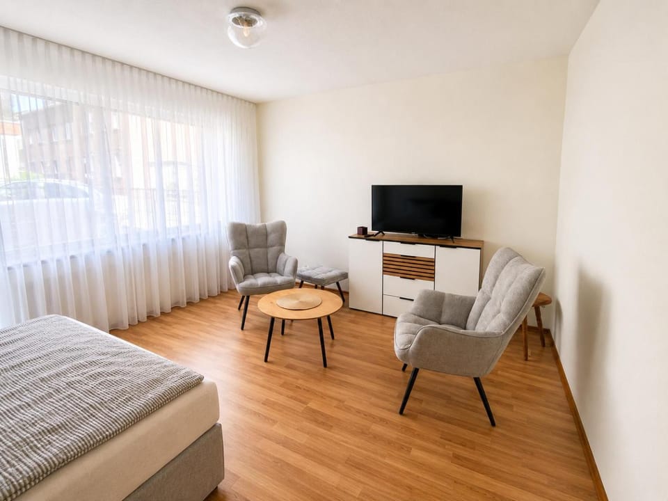 Communal lounge/ TV room, TV and multimedia, Living room, Seating area