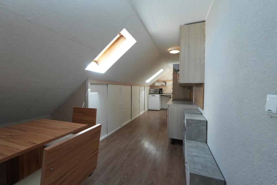 Kitchen or kitchenette, oven, pet friendly, stove
