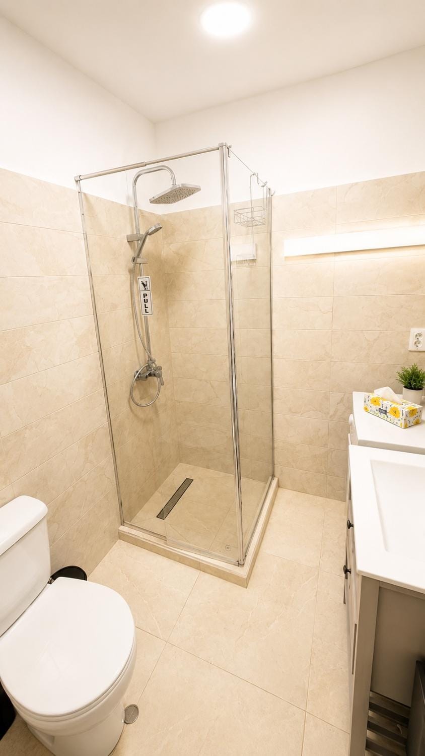 Shower, Toilet, Bathroom, towels
