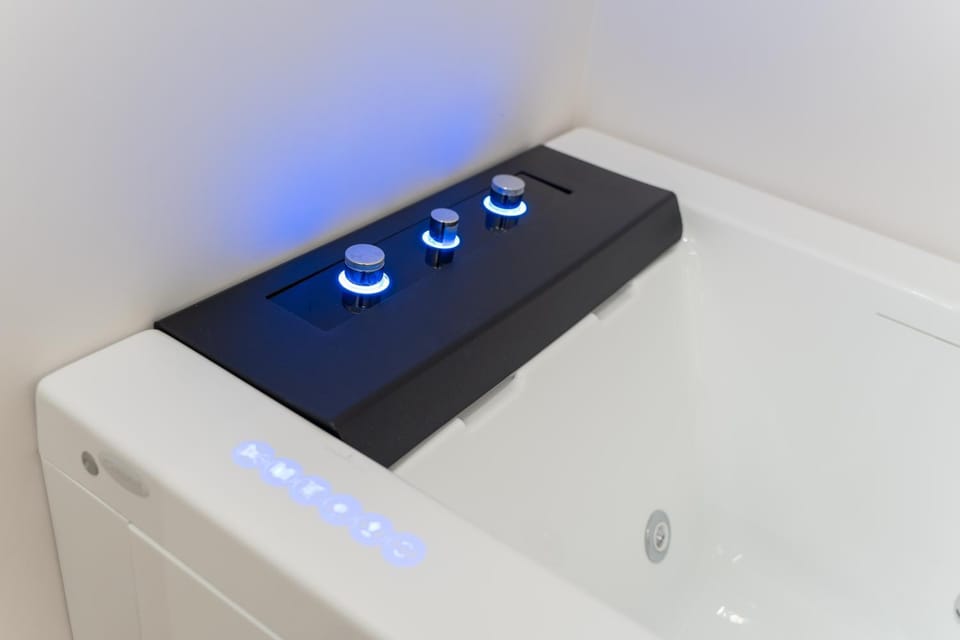 Hot Tub, Bath